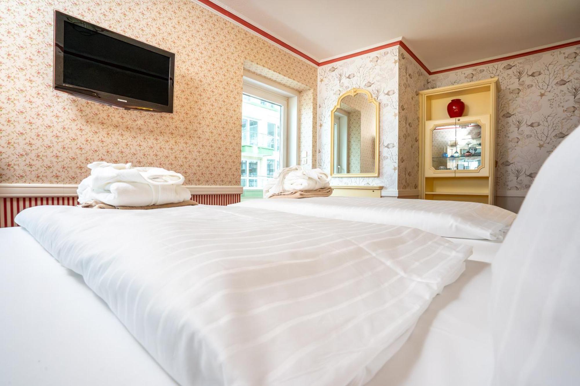 Hotel Strandperle Куксхафен Экстерьер фото